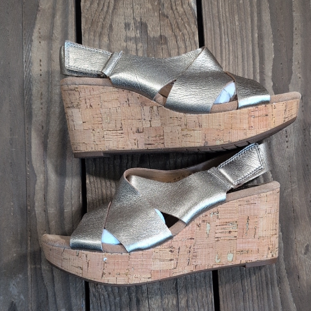 NWT Clarks Metallic Wedge Sandals 8 - Picture 3 of 8
